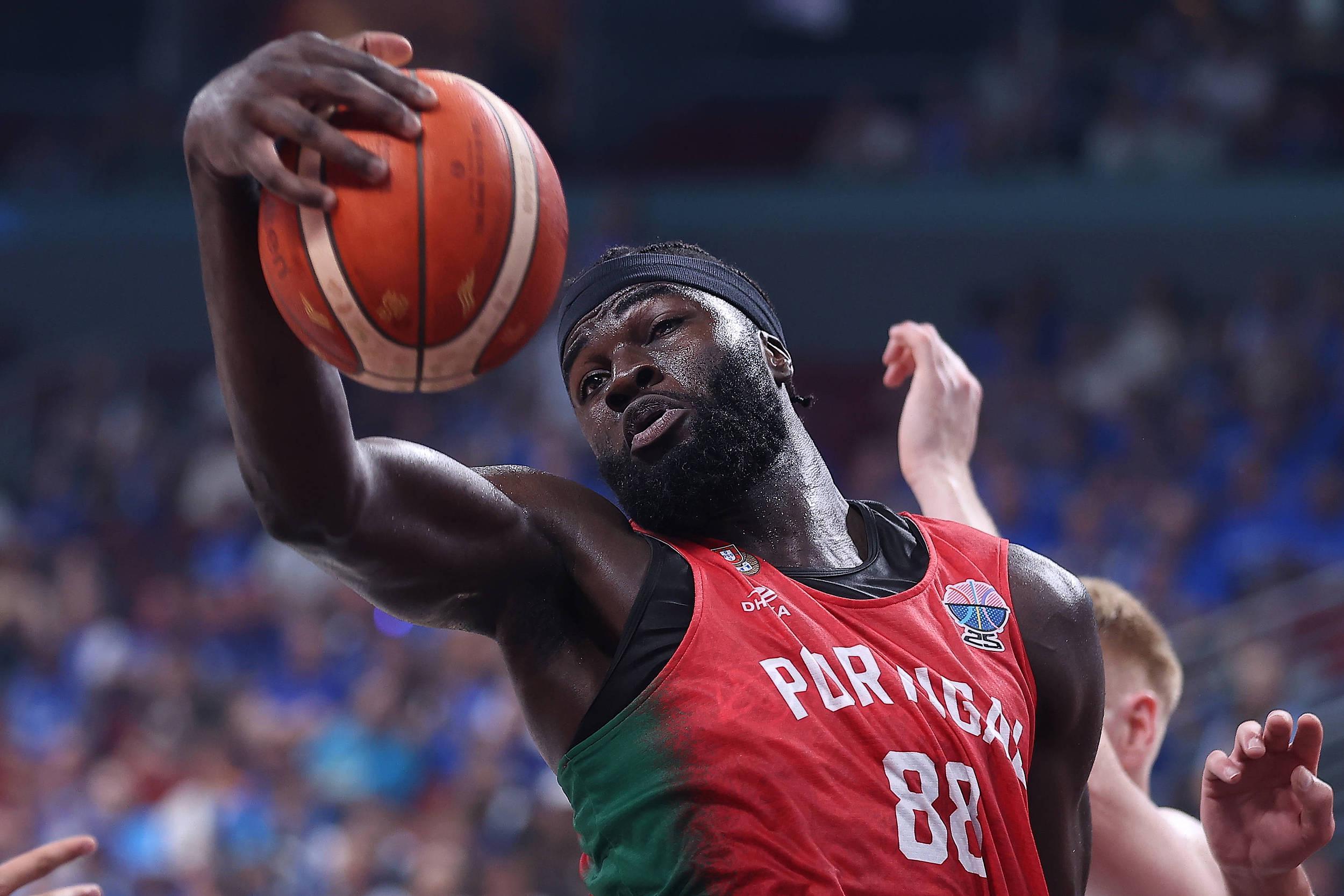 遗憾空砍!克塔竭尽全力贡献18分11篮板